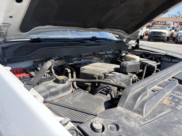 2016-chevrolet-silverado-3500-image-9