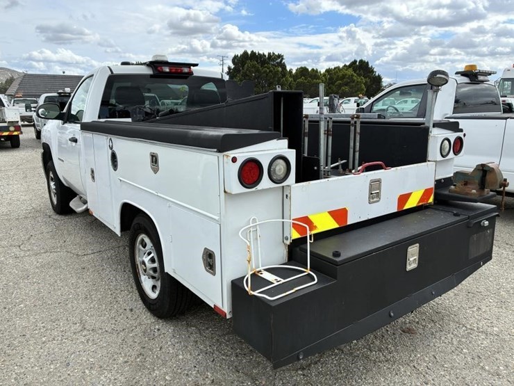 2011-chevrolet-silverado-2500-image-4