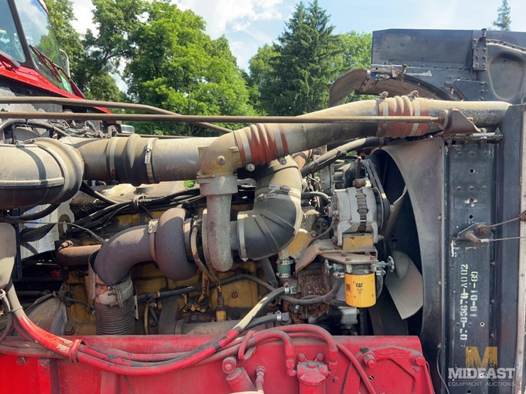 2016-caterpillar-242d-image-17