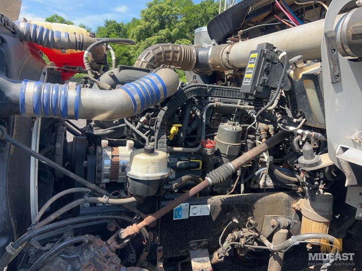 2011-kenworth-t800w-image-30