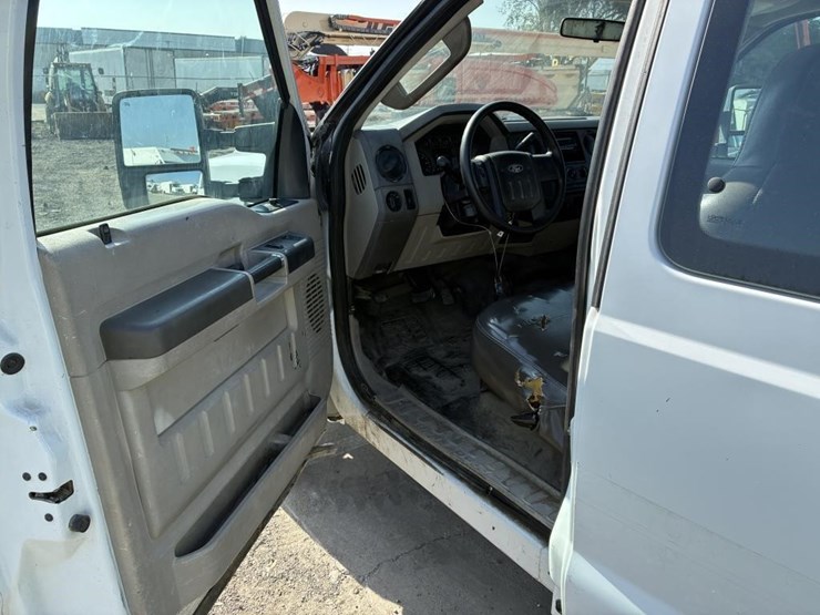 2009-ford-f350-image-15
