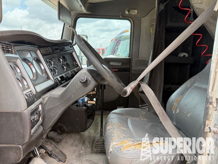 2013-kenworth-t660-image-2