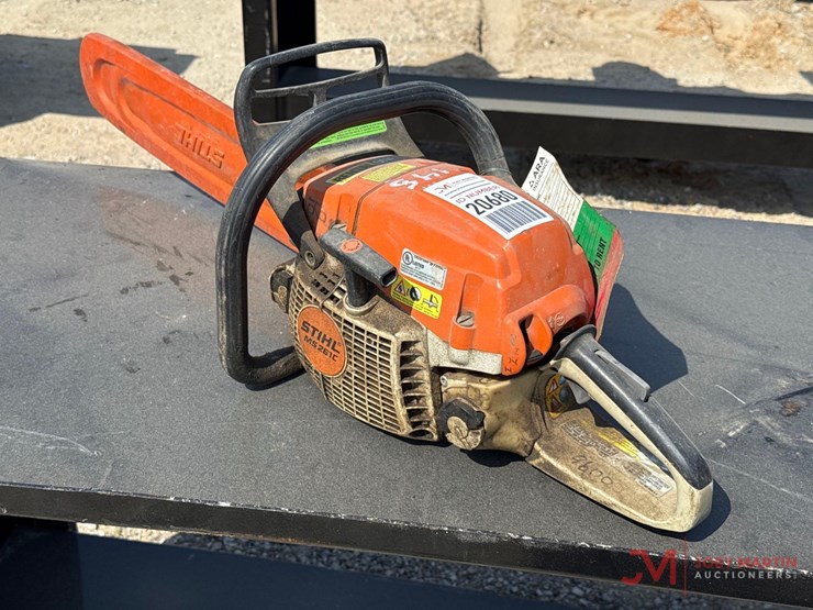 stihl-ms-261c-gas-powered-chain-saw-image-2