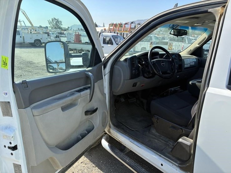 2012-gmc-sierra-3500-image-18