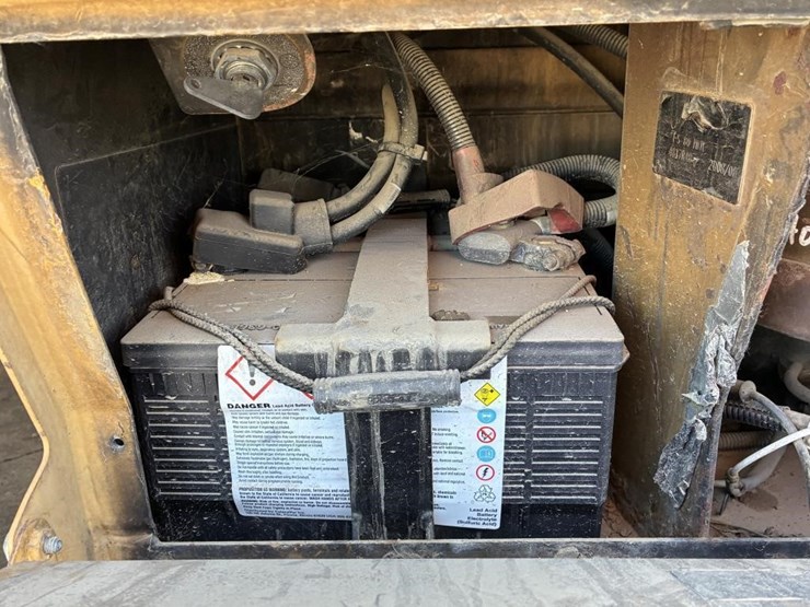2014-caterpillar-430e-image-25