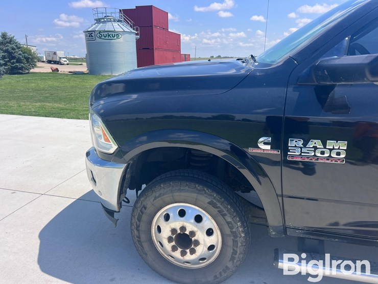 2017-ram-3500-laramie-image-19