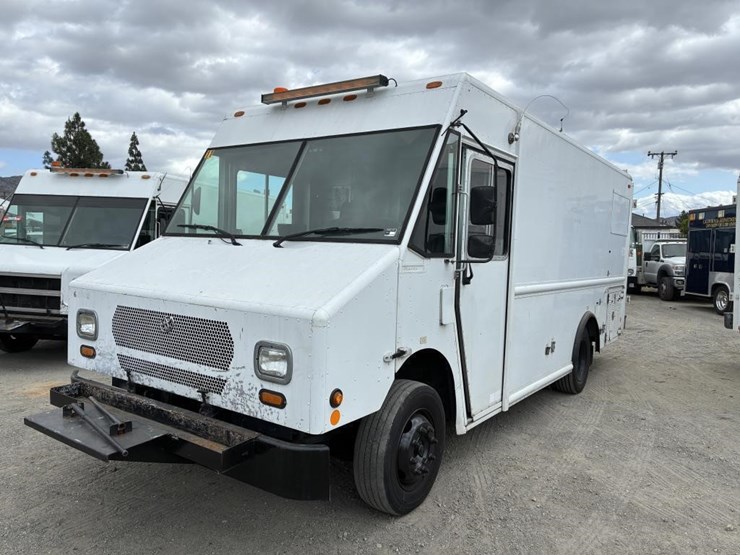 2008-workhorse-w62-image-1