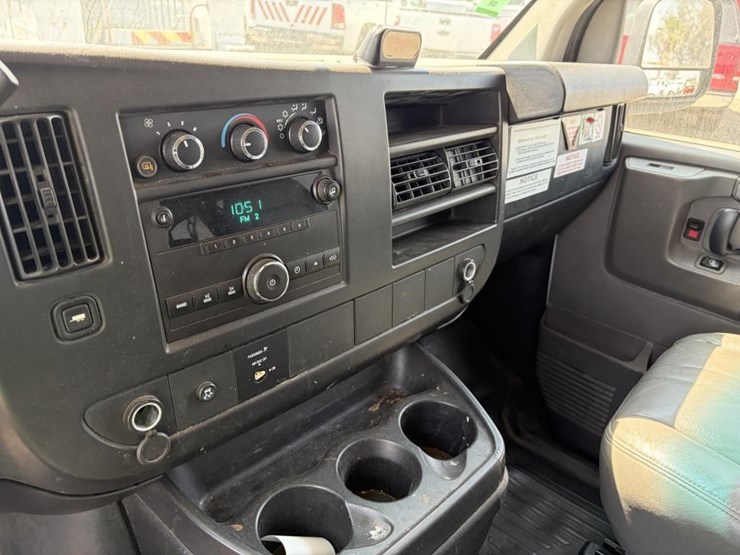 2011-gmc-3500-image-17