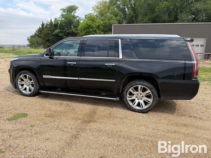 2020-cadillac-escalade-image-8