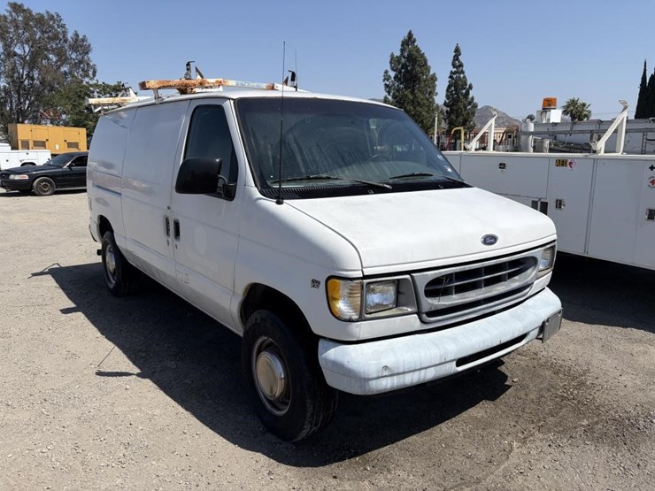 2001-ford-e350-image-2