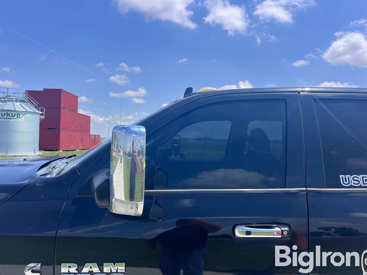 2017-ram-3500-laramie-image-18