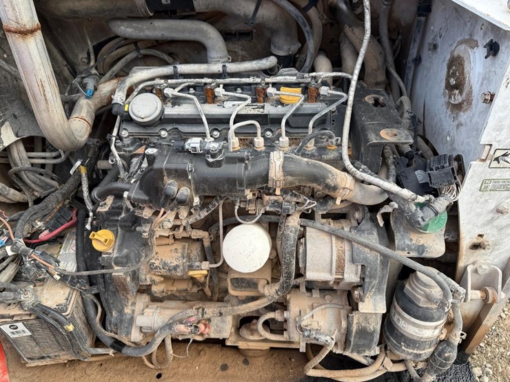 2017-bobcat-t770-image-15