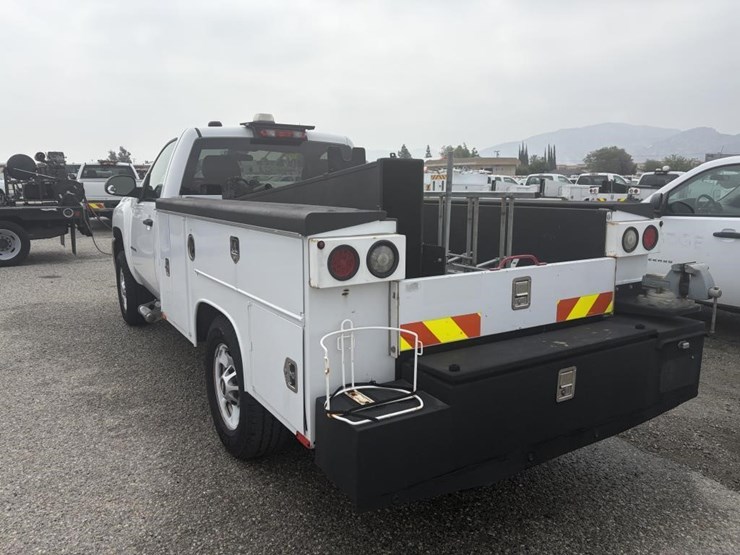 2011-chevrolet-2500hd-image-4