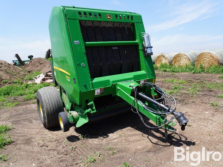 2022-john-deere-560m-image-3