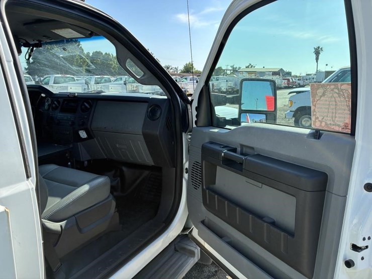 2012-ford-f550-image-14