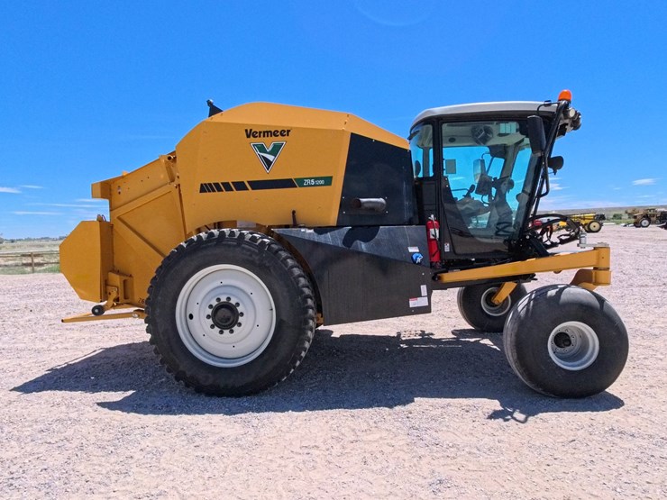 #1027-•-2020-vermeer-zr5-self-propelled-baler-image-5