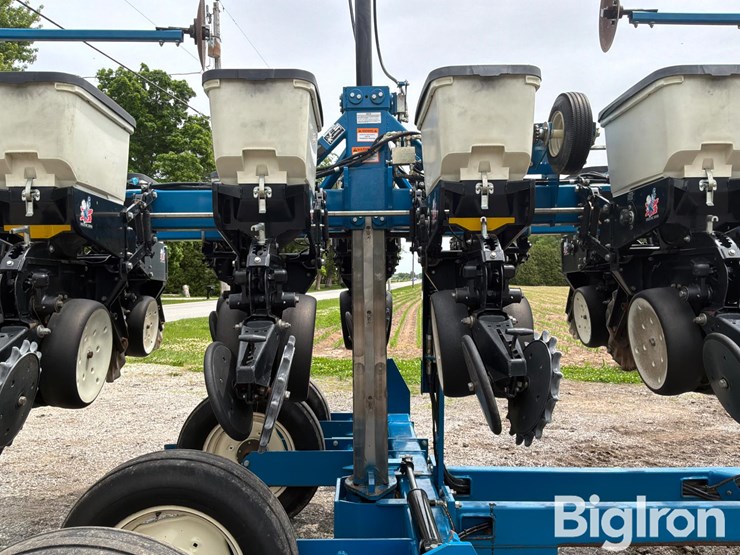2005-kinze-3500-image-18