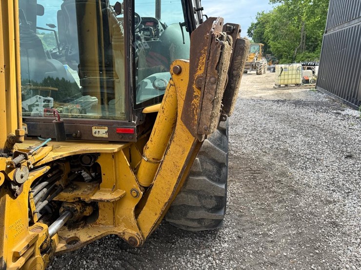caterpillar-420d-image-13