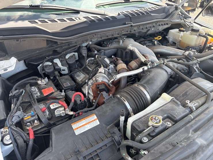 2022-ford-f550-image-18
