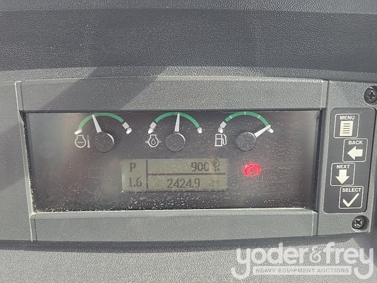 2023-deere-650k-lgp-image-58