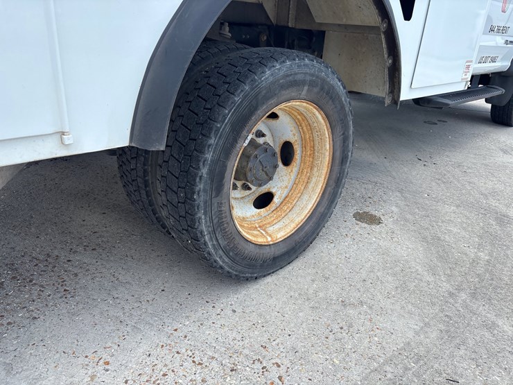 2020-ford-f550-image-8