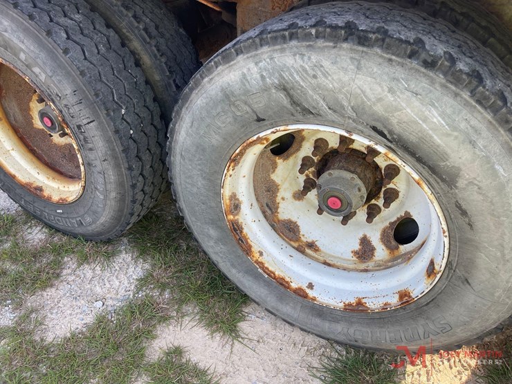 2019-troxell-vacuum-tank-trailer-image-8
