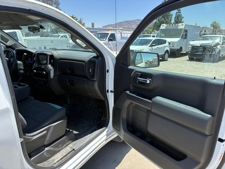 2019-chevrolet-silverado-1500-image-12
