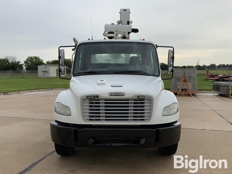 2010-freightliner-m2-106-image-2