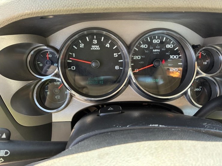 2011-chevrolet-silverado-2500-image-15