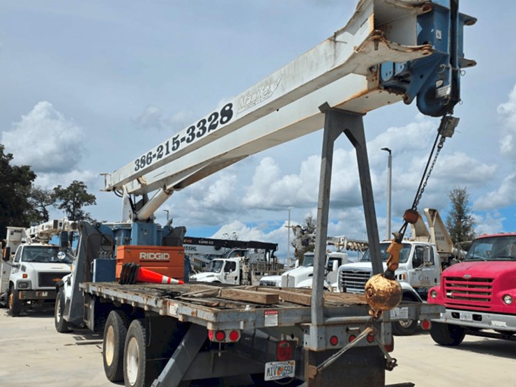 2006-sterling-l7500-image-2
