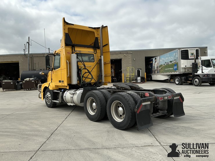 2016-volvo-vnl64t300-image-7