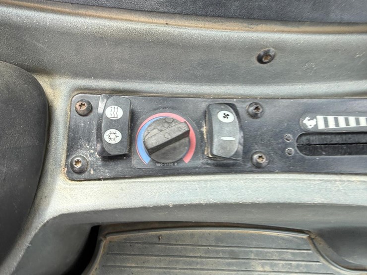 caterpillar-420d-image-30