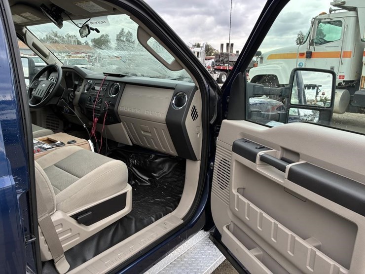 2008-ford-f550-xlt-image-23