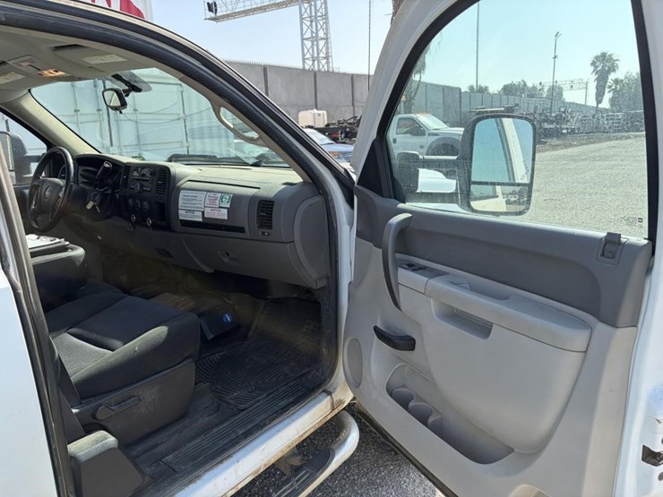 2012-gmc-sierra-2500-image-14