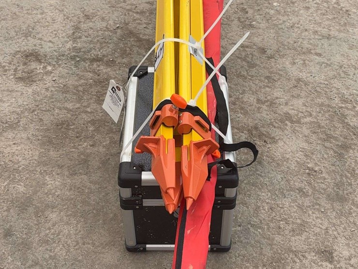 surveying-tripod-with-carrying-case-image-3