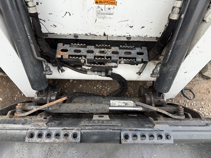 2022-bobcat-s740-image-10
