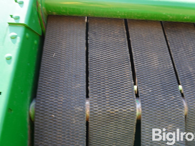 2022-john-deere-560m-image-15