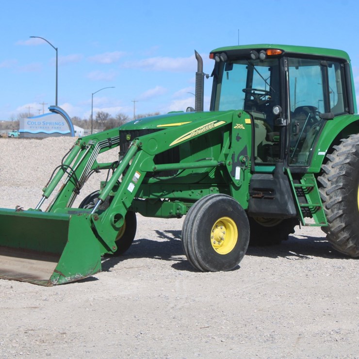 2004 JOHN DEERE 7320