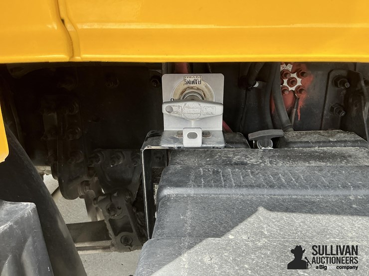2017-volvo-vnl64t300-image-9