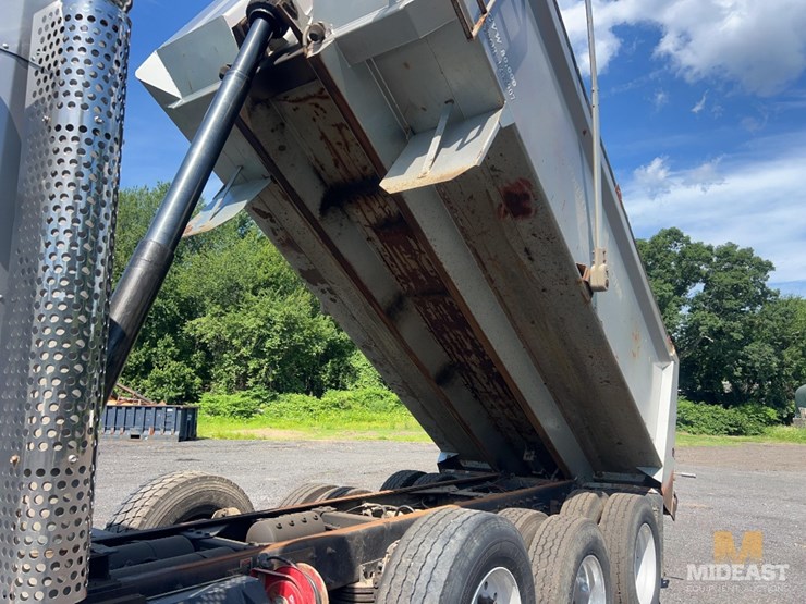 2011-kenworth-t800w-image-19