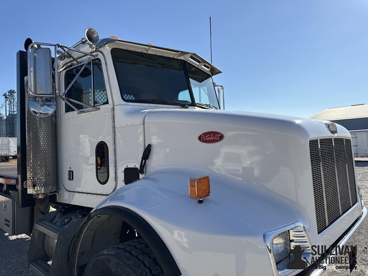 2001-peterbilt-330-image-12
