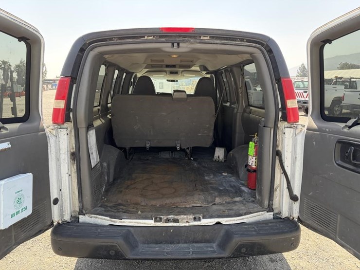 2011-gmc-3500-image-12
