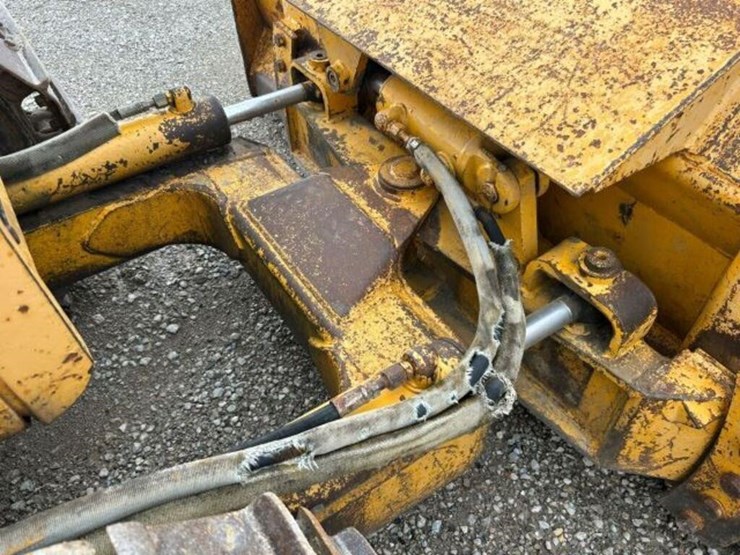 1985-john-deere-450e-image-29
