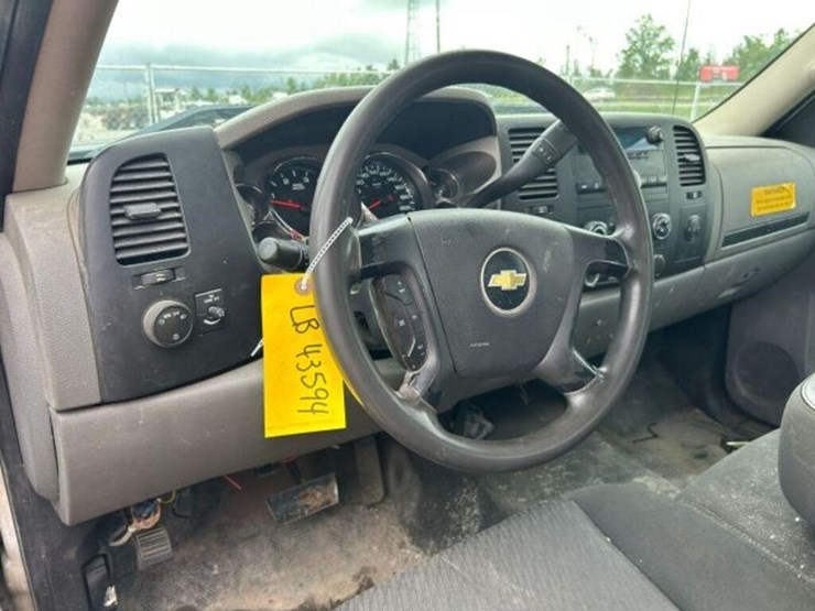 2012-chevrolet-silverado-3500hd-image-14