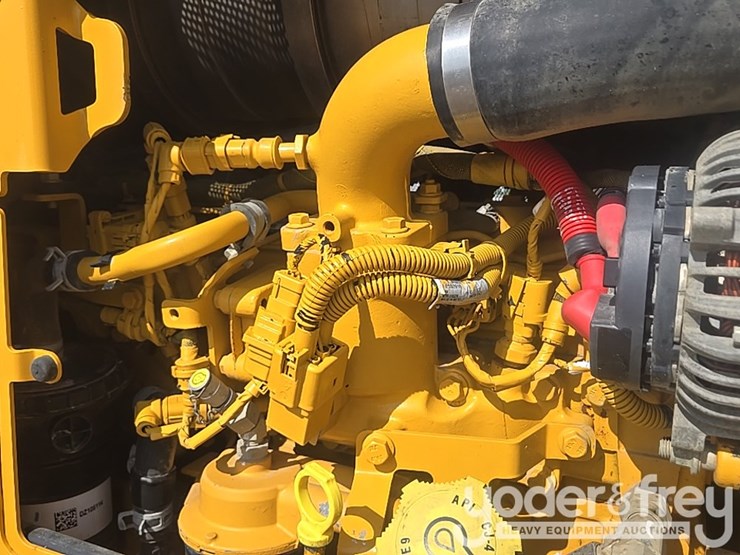 2023-deere-650k-lgp-image-42