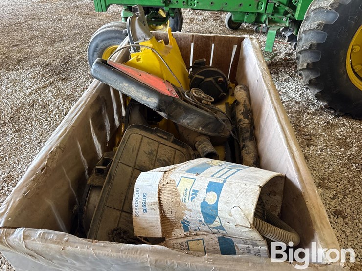 john-deere-pneumatic-planter-boxes-&-blower-motor-image-7