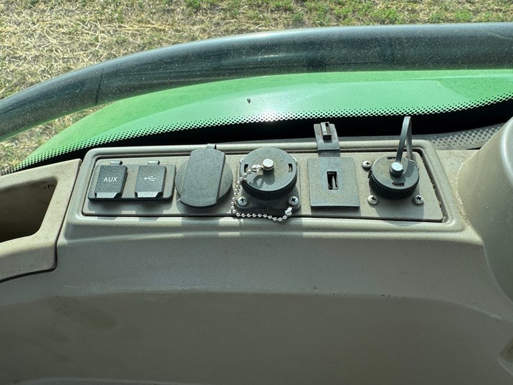 2023-john-deere-7r-210-image-57