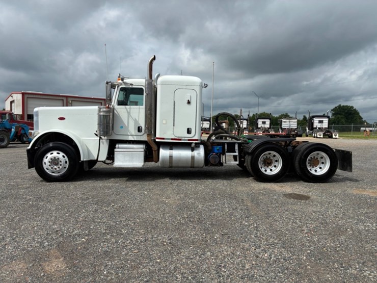 2015-peterbilt-389-image-6