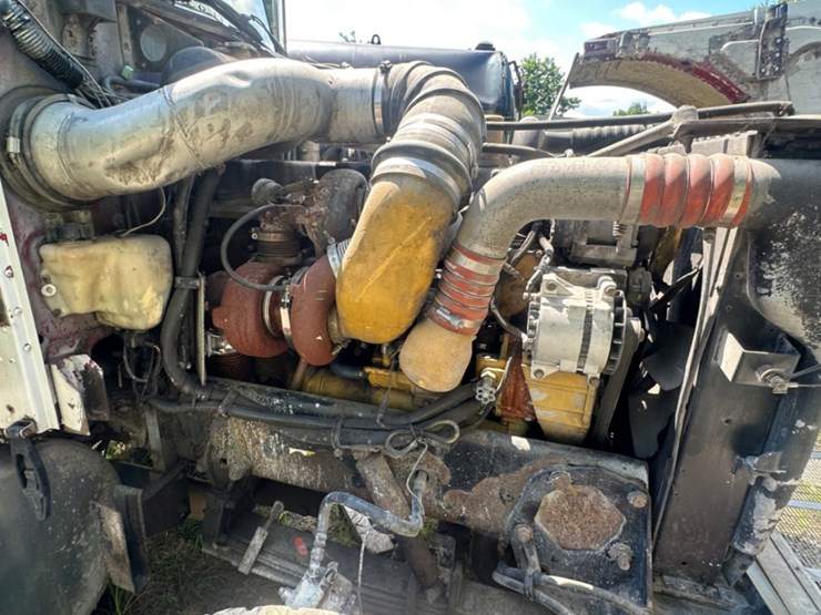 2005-peterbilt-379-image-6