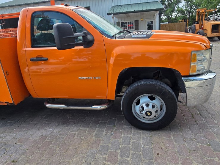 2013-chevrolet-silverado-3500-image-15